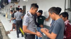 Pastikan Bebas dari Handphone dan Narkoba, Lapas Banyuwangi Gelar Penggeledahan Kamar dan Tes Urine Warga Binaan